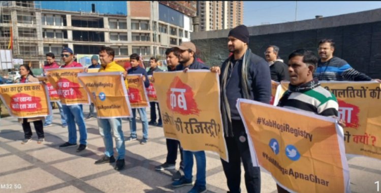 अपनी मांगों को लेकर घर ख़रीदारों की प्रदर्शन..साथ में मनाया मकर संक्रांति का त्योहार