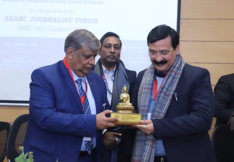 कम्युनिकेशन का काम है लोगों जोड़नाः प्रो.संजय द्विवेदी