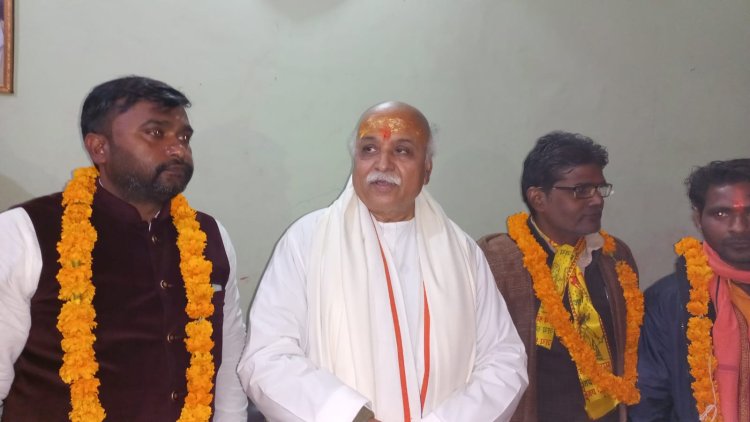 तलवार भी शांति का प्रतीक है बोले प्रवीण तोगड़िया