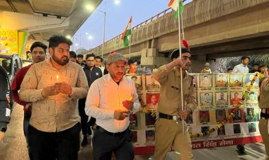 पुलवामा हमले की चौथी वर्षगांठ के अवसर निकाला कैंडल मार्च