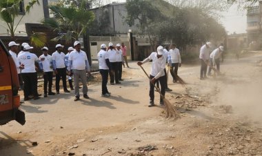 महिला उद्यमी पार्क में स्वच्छ भारत के तहत की क्षेत्र की सफाई