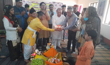 विश्व हिंदू परिषद ने किया सामूहिक रुद्राभिषेक और दिए संस्कृत सेवा सम्मान