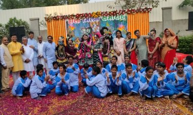 अपना घर आश्रम में महिला प्रभु जी ने मनाई होली मिलन