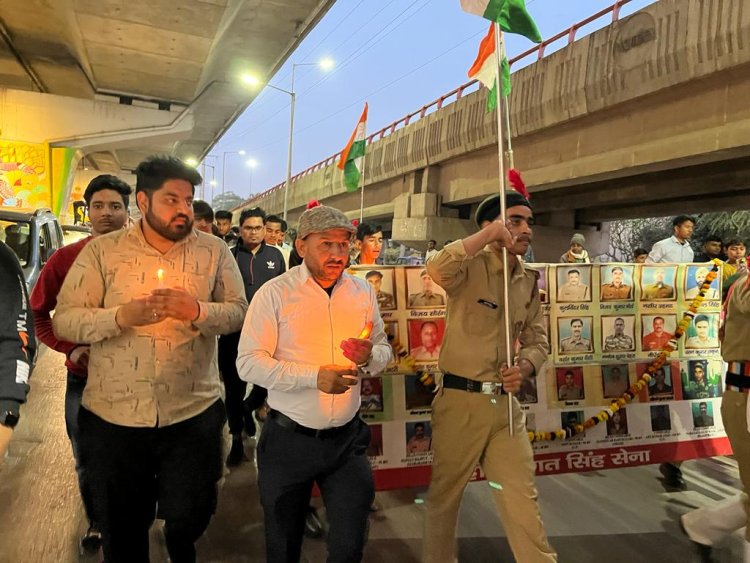 पुलवामा हमले की चौथी वर्षगांठ के अवसर निकाला कैंडल मार्च