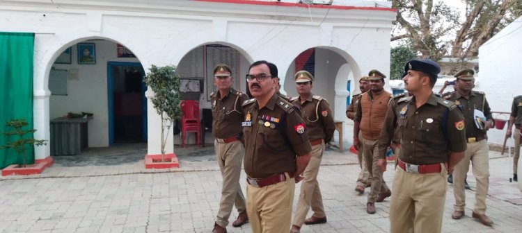 एस पी ओमवीर सिंह ने मरदह थाने मे किया निरीक्षण