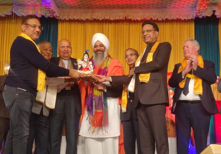 ईश्वर ने मानव को पैदा किया जाति धर्म को नहीं  - महाराज त्रिलोचन दर्शन दास