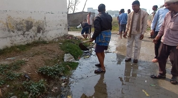 प्रधान बना सफाई कर्मी,  लबालब लब हुआ नाली