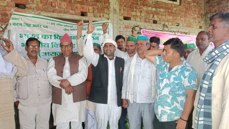 ग्रीन फील्ड एक्सप्रेस वे मे बिना कानून के हो रहा किसानो से लूट- महेंद्र प्रसाद