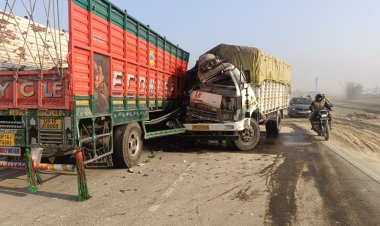 विपरीत दिशा से आ रहे दो ट्रकों मे हुआ जोरदार टक्कर,  एक की हालत गंभीर