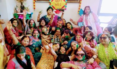 भाजपा महिला मोर्चा ने मनाया होली मिलन और महिला दिवस
