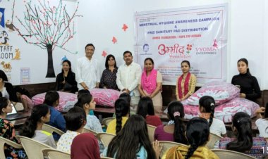 उम्मीद फाऊंडेशन के माध्यम से सैनेट्री पैड का कराया गया वितरण - देवेन्द्र यादव