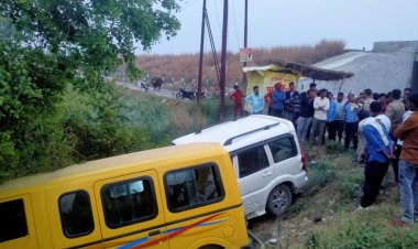 अनियंत्रित स्कार्पियो ने पिकअप मे मारा टक्कर, दो घायल