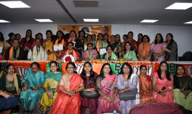 सुषमा स्वराज अवॉर्ड से किया गया महिलाओं को सम्मानित