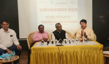 सिडबी हस्तशिल्प कला के विकास में सहायता व बाज़ार मुहैया कराता है