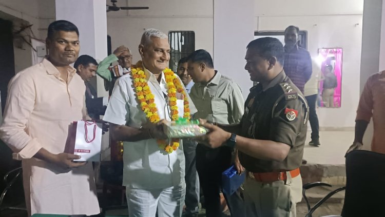 सेवानिवृत्त उपनिरीक्षक के विदाई समारोह मे सबकी हुई आंख नम