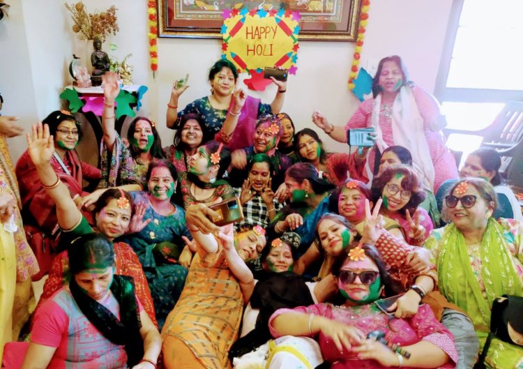 भाजपा महिला मोर्चा ने मनाया होली मिलन और महिला दिवस