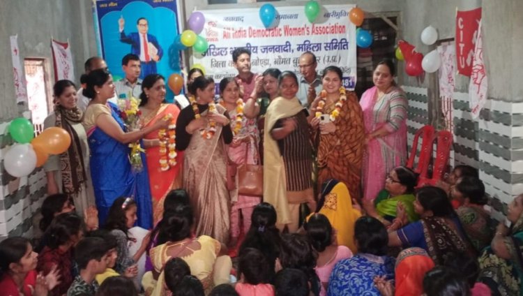 सीटू महिला समिति के कार्यकर्ताओं ने नोएडा में धूमधाम से मनाया अंतरराष्ट्रीय महिला दिवस