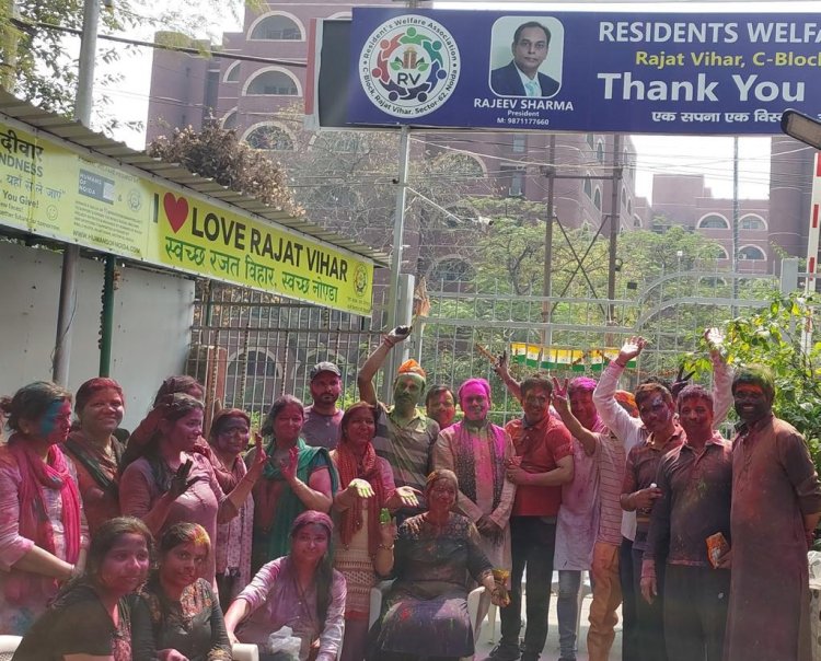 रजत विहार सी बब्लॉक में मना होली मिलन समारोह