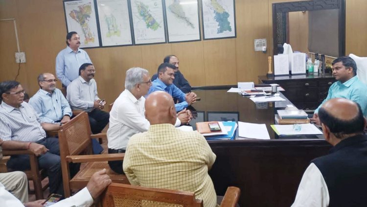 एनईए प्रतिनिधिमंडल ने कार्यभार ग्रहण करने पर जिलाधिकारी मनीष वर्मा को दी बधाई