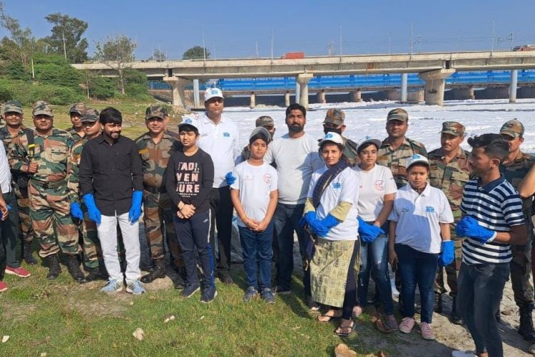 वाईएसएस फाउंडेशन के साथ युगधारा फाउंडेशन ने कालिंदी कुंज घाट पर चलाया 71वाॅऺ स्वच्छता अभियान