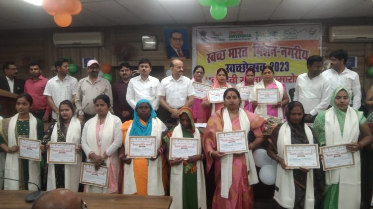 नवदेवी सम्मान समारोह में महिलाएं हुई सम्मानित