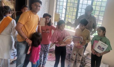 बच्चों की किताबें बदल कर नई किताबें लेने को विवश किया जा रहा है - मनोज कटारिया