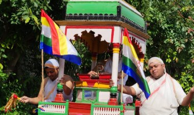 जैन समाज ने महावीर स्वामी का कल्याणक तिथि नोएडा सेक्टर 93बी में रथयात्रा के साथ भव्यता पूर्वक मनाया 