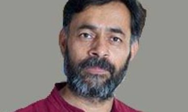 राजनीति की शिकार हुईं एनसीईआरटी की पाठ्य पुस्तकें - योगेन्द्र यादव