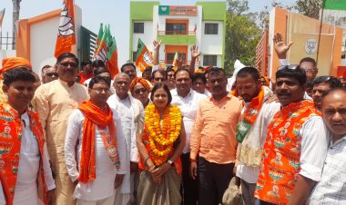 सरिता अग्रवाल और विजयलक्ष्मी गुप्ता ने किया नामांकन