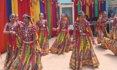 नोएडा प्राधिकरण के स्थापना दिवस के अवसर पर हुए सांस्कृतिक कार्यक्रम