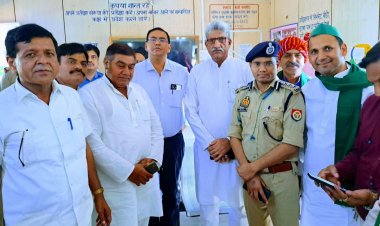 संभागीय परिवहन कार्यालय पर ऑटो चालकों की समस्याओं को लेकर बैठक हुई