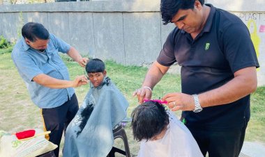 सैलून आपके द्वार के दौरान मुफ्त में हेयर कटिंग अभियान चलाकर किया स्वच्छता के प्रति जागरूक