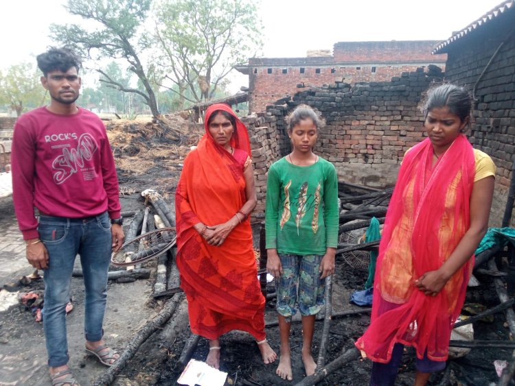 झोपड़ी में लगी आग, गृहस्थी का समान जला