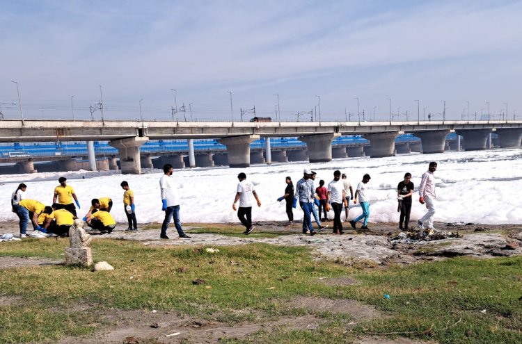 वाईएसएस फाउंडेशन द्वारा आयोजित कार्यक्रम स्वच्छ यमुना मिशन का सामूहिक आगाज