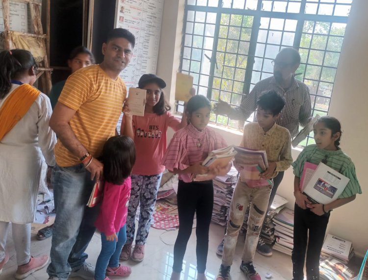 बच्चों की किताबें बदल कर नई किताबें लेने को विवश किया जा रहा है - मनोज कटारिया