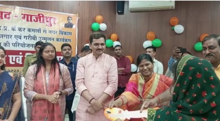 प्रधानमंत्री आवास योजना का चाभी पाकर लाभार्थियों के खिले चेहरे