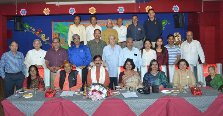 महफ़िल ए बारादरी में बही गीत, शेर दोहा की रसधार