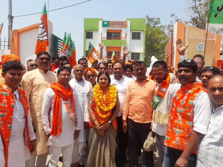 सरिता अग्रवाल और विजयलक्ष्मी गुप्ता ने किया नामांकन