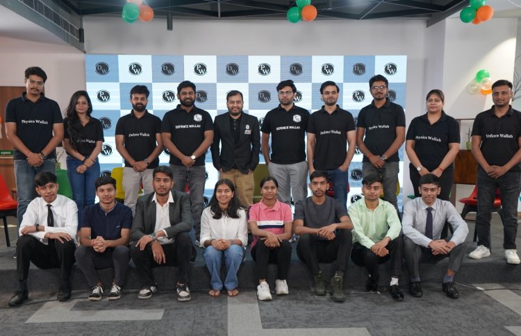 फिजिक्स वाला की छात्राओं ने फीमेल मेरिट लिस्ट में एआईआर 7 और 8 अर्जित किया