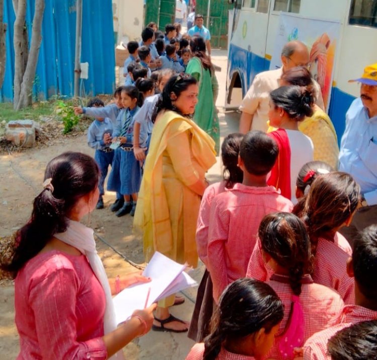 फ्री डेंटल चेकअप कराया गया एवं डेंटल किट, खाद्य सामग्री की वितरण