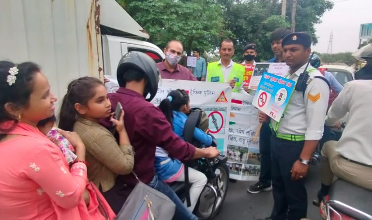 7X वेलफेयर टीम ने चलाया सड़क सुरक्षा जागरूकता अभियान