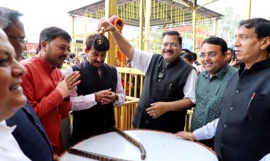 सांसद मनोज तिवारी पहुंचे खाटू श्याम दिल्ली धाम मंदिर