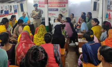 बालिकाओं व महिलाओं को वूमेन पावर लाइन-1090, डायल-112 हेल्पलाइन नंबर, साइबर क्राइम से बचाव की दी  जानकारी