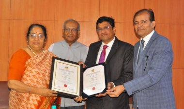 एमिटी विश्वविद्यालय में बिसलेरी इंटरनेशनल के सीईओ जार्ज एंजेलो को प्रोफेसरशिप की मानद उपाधि से किया सम्मानित