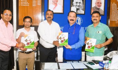 प्रो. संजय द्विवेदी ने किया 'प्रिंसिपल्स ऑफ हॉर्टिकल्चर' पुस्तक का विमोचन