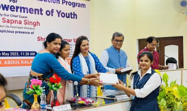 92 छात्र और छात्राओं को चेयरमैन सपना सिंह ने किया टैबलेट वितरण