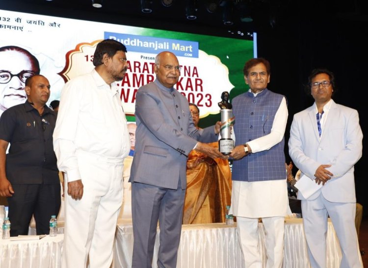 योगी आदित्यनाथ को मिला भारतरत्न डॉ अंबेडकर अवार्ड