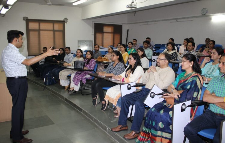 सुपर रिसोल्युशन माइक्रोस्कोपी एंड इट्स एप्लीकेशन पर डीएसटी प्रायोजित सात दिवसीय व्यावहारिक प्रशिक्षण कार्यक्रम का शुभारंभ