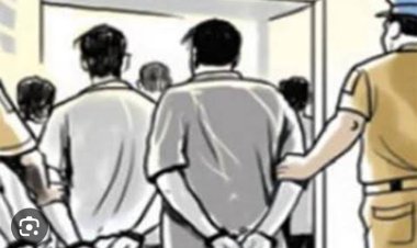 आठ वारंटी हुए गिरफ्तार