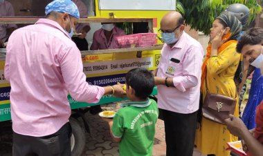 3 महीने बाद फिर से डॉक्टर राजन श्रीवास्तव में किया भोजन वितरण कार्यक्रम शुरू
